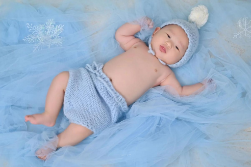 巴音郭楞蒙古宝宝眼睛肿是什么原因